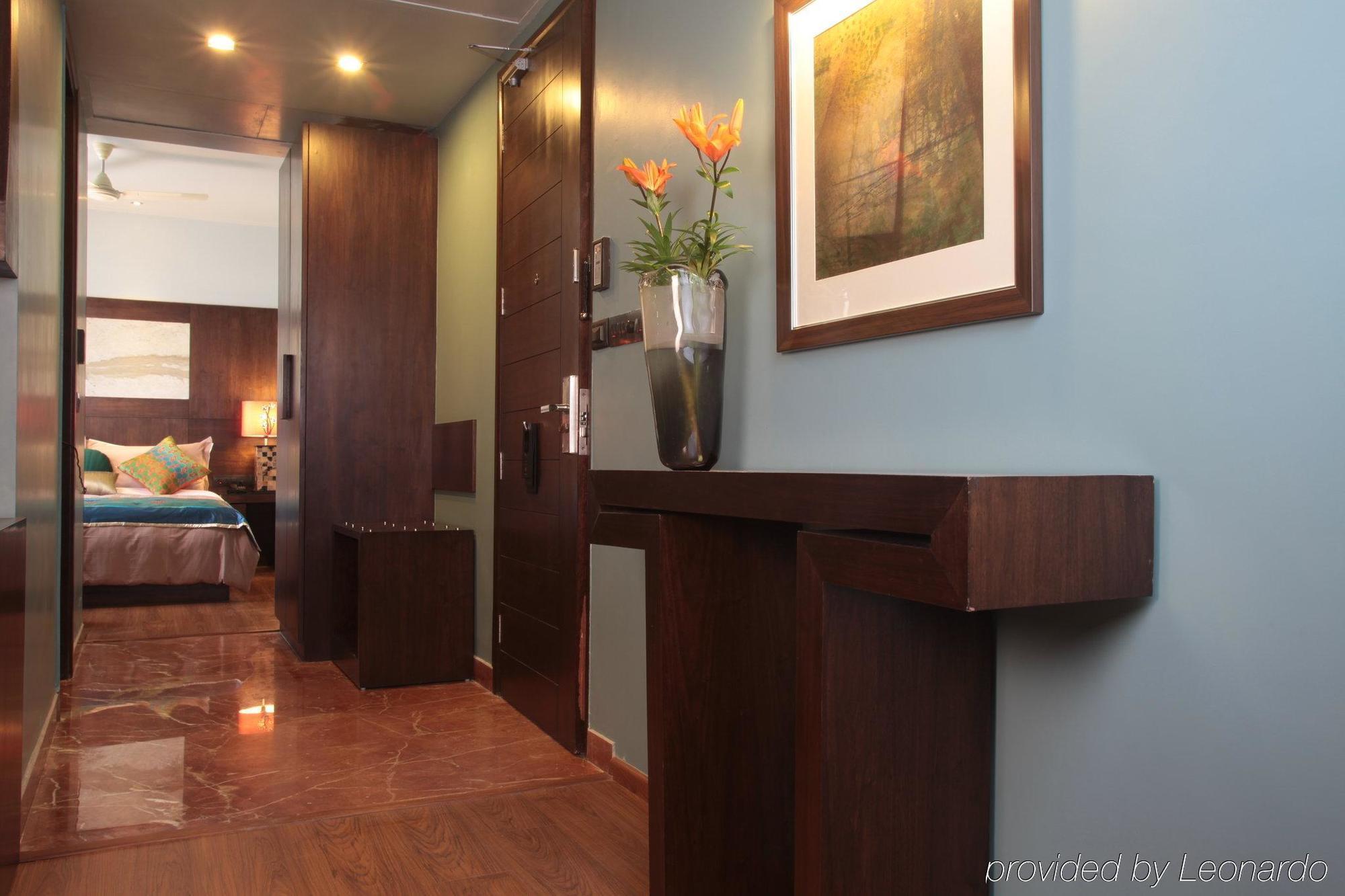 Justa Mg Road Hotel Bangalore Room photo